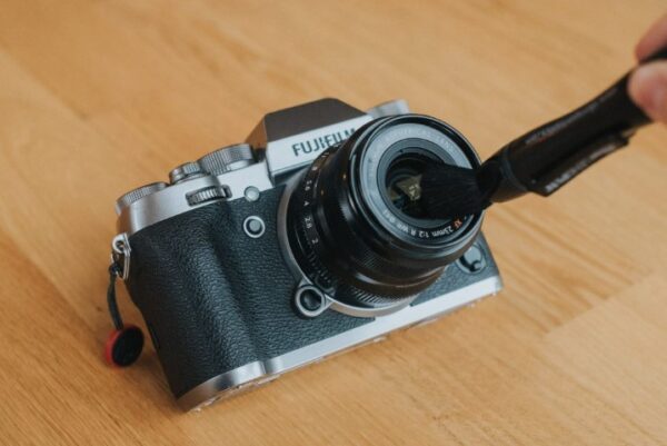 Thân ống kính XF 23mm f/2 R WR được thiết kế để chống chịu thời tiết khắc nghiệt,