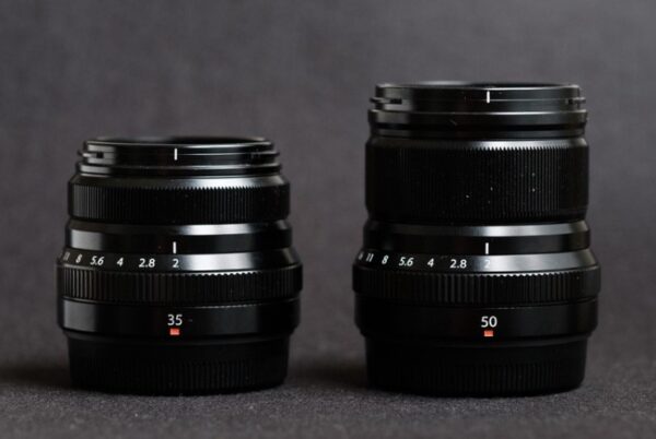 FUJIFILM XF 50mm f/2 R WR là một ống kính tele ngắn với tiêu cự cố định