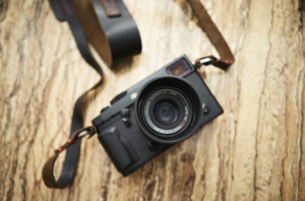 FUJIFILM XF 50mm f/2 R WR được thiết kế với khả năng chống bụi, chống ẩm