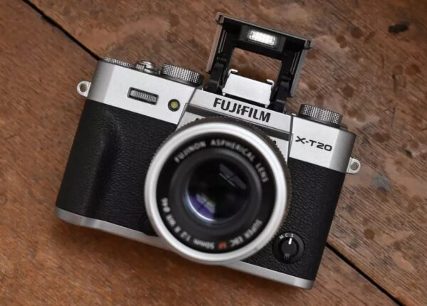 So với X-T10, X-T20 được nâng cấp với hệ thống lấy nét thế hệ mới gồm 325 điểm