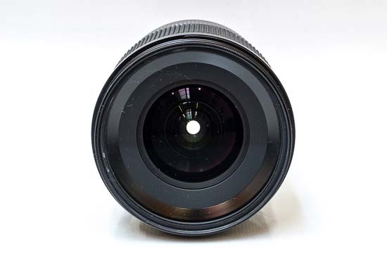 Vòng khẩu độ trên thân ống kính Fujifilm GF 23mm f/4 R LM WR cho phép người dùng thay đổi giá trị khẩu độ