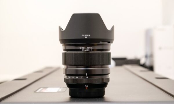 Fujifilm XF 16mm f/1.4 R WR là một trong những ống kính góc rộng cao cấp