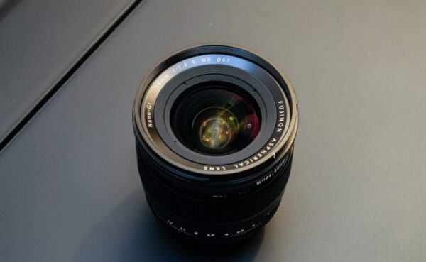 Fujifilm XF 16mm f/1.4 R WR được chế tạo với sự tinh tế, nhằm tối ưu hóa cho các máy ảnh không gương lật ngàm X