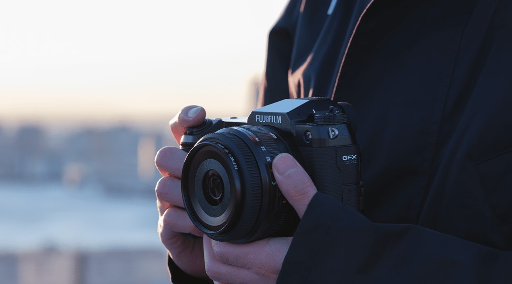 Thiết Kế Siêu Nhẹ và Tinh Tế của Fujifilm GFX 100S II