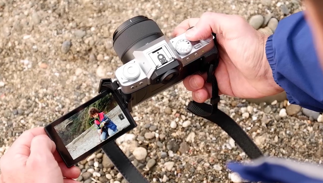 X-T200 được trang bị hệ thống lấy nét lai hiện đại với 425 điểm lấy nét theo pha