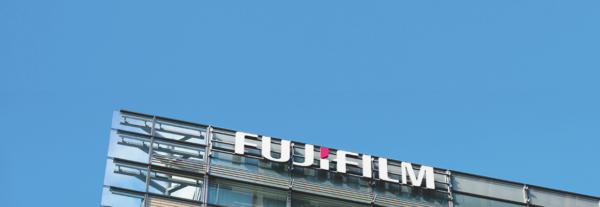 Fujifilm, một thương hiệu máy ảnh nổi tiếng, có một lịch sử phong phú trải dài gần một thế kỷ