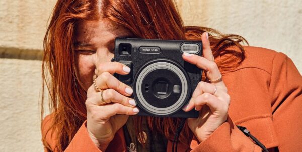 Fujifilm Instax SQ40 trang bị tính năng phơi sáng tự động