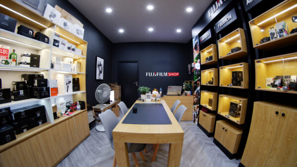 Hãy liên hệ ngay với FujifilmShop qua hotline 0585 943 888