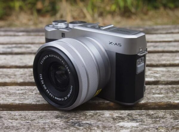 Fujifilm X-A5 được trang bị cảm biến APS-C 24.2MP