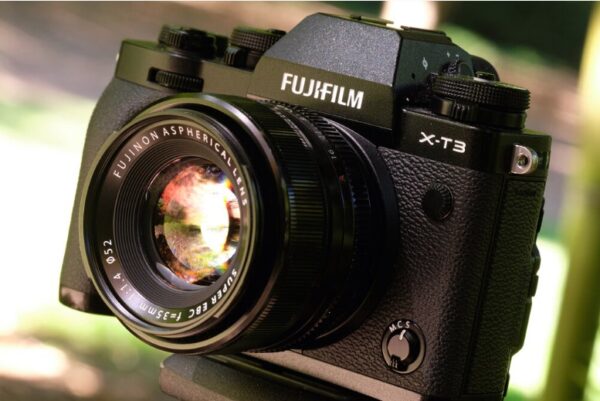 Fujifilm XF 35mm f/1.4 R là ống kính tiêu cự cố định thuộc dòng ngàm X
