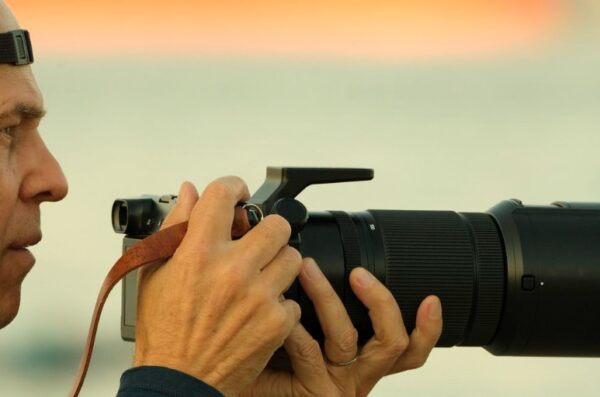 Ống kính Fujifilm GF 100-200mm f/5.6 được thiết kế với kết cấu hợp kim magie