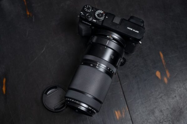 Fujifilm GF 100-200mm f/5.6 sở hữu một thiết kế quang học tinh vi