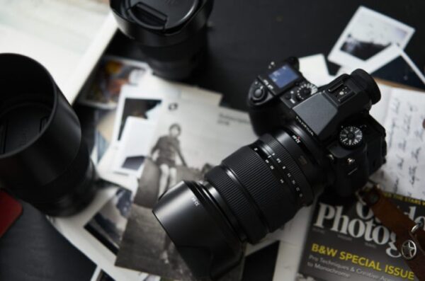Ống kính Fujifilm GF 32-64mm f/4 R LM WR được trang bị lớp phủ Flo