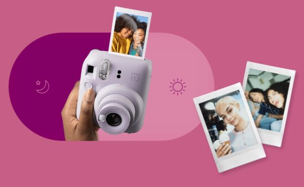 Fujifilm Instax Mini 12 được trang bị tốc độ màn trập từ 1/2 đến 1/250 giây