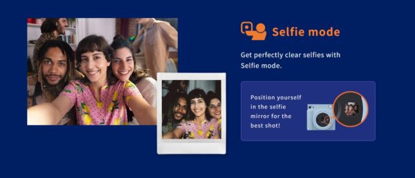 Phía trước ống kính của Instax SQUARE SQ1 được trang bị một gương selfie nhỏ