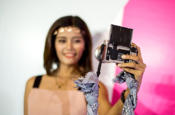 Fujifilm X-A3 không chỉ là một công cụ mạnh mẽ mà còn là một phụ kiện thời trang phong cách