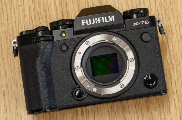 Fujifilm X-T5 được trang bị cảm biến X-Trans CMOS 5 HR 40.2 MP