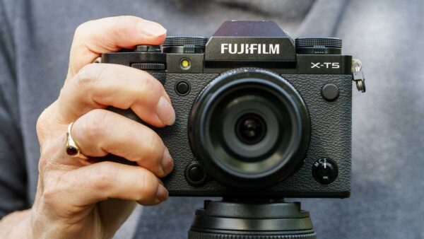 Fujifilm X-T5 nổi bật với cảm biến 40MP