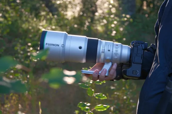 Fujifilm XF 500mm f/5.6 R LM OIS WR với thiết kế gọn nhẹ và dễ sử dụng
