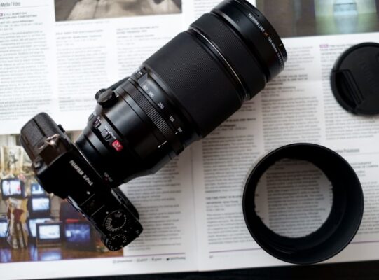 Fujifilm XF 100-400mm f/4.5-5.6 R LM OIS WR là ống kính zoom tele cao cấp