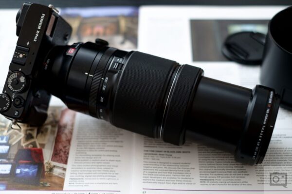 Fujifilm XF 100-400mm f/4.5-5.6 R LM OIS WR được tích hợp công tắc khóa zoom