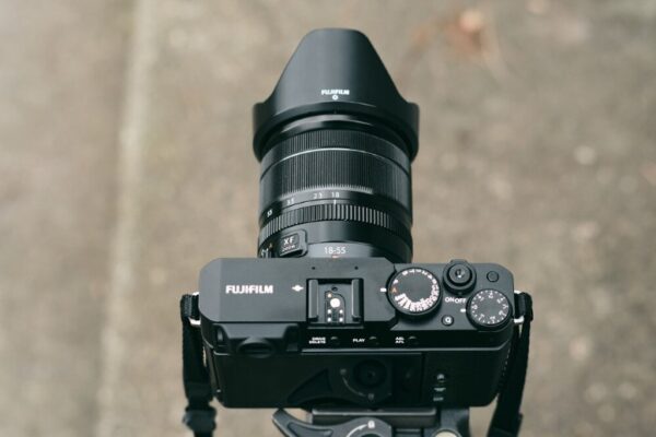 Fujifilm XF 18-55mm f/2.8-4 có thiết kế nhỏ gọn
