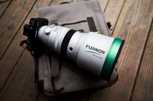 Fujifilm XF 200mm f/2 OIS WR là ống kính mirrorless chuyên dụng cho máy ảnh Fujifilm X-mount