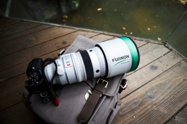 Fujifilm XF 200mm f/2 OIS WR sử dụng động cơ tuyến tính cho phép lấy nét nhanh