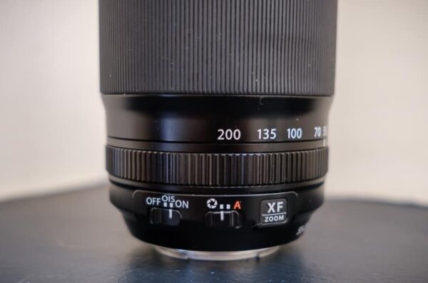 Fujifilm XF 55-200mm có dải tiêu cự sau khi zoom tương đương 84-305mm