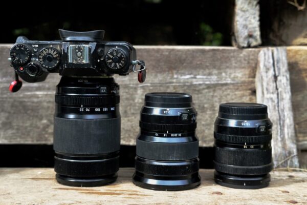 Fujifilm XF 55-200mm f/3.5-4.8 R LM OIS sở hữu hệ thống quang học tiên tiến với 14 thấu kính
