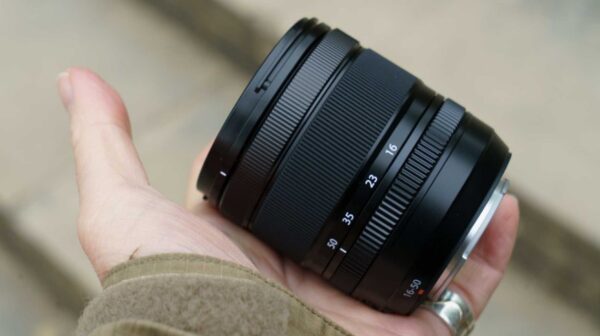 Ống kính Fujifilm XF 16-50mm f/2.8-4.8 R LM WR có thiết kế nhỏ gọn