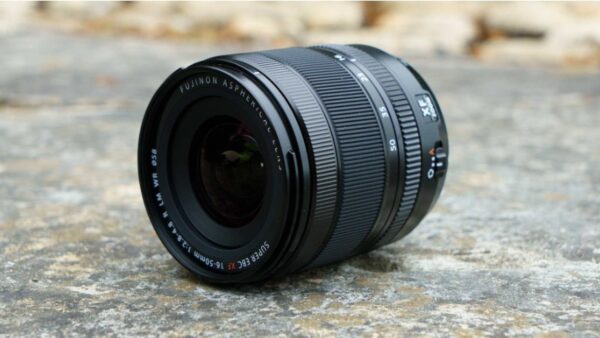 Fujifilm XF 16-50mm f/2.8-4.8 R LM WR có khả năng zoom tối đa 0,3 lần