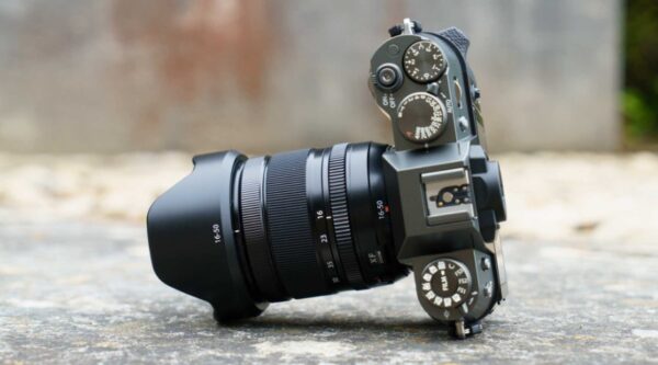 Ống kính Fujifilm XF 16-50mm f/2.8-4.8 R LM WR được thiết kế với khả năng chống bụi