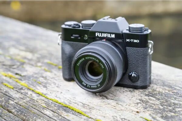 Với khẩu độ mở tối đa f/2, Fujifilm XC 35mm f/2 đặc biệt hữu dụng khi chụp ảnh trong điều kiện ánh sáng yếu