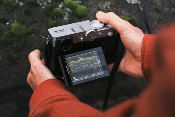Kính Ngắm Điện Tử và Màn Hình LCD Phía Sau của Fujifilm GFX100RF
