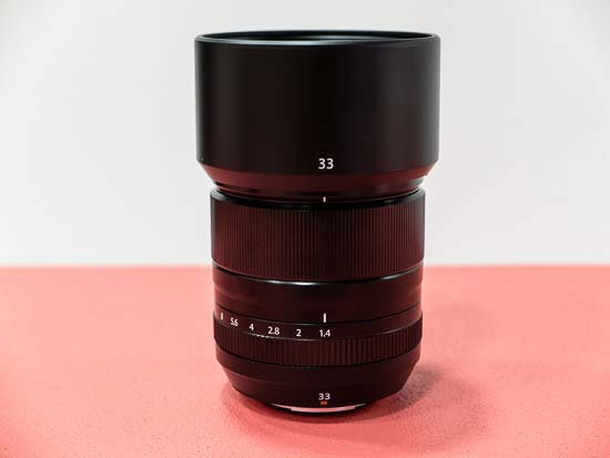 XF 33mm F1.4 phù hợp để chụp nhanh và chụp chân dung tự nhiên.