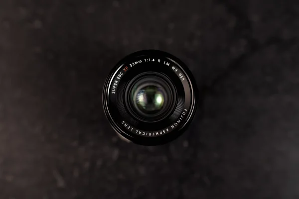 Ống kính Fujifilm XF 33mm F1.4 R LM WR là sản phẩm tiêu biểu trong dòng ống kính XF