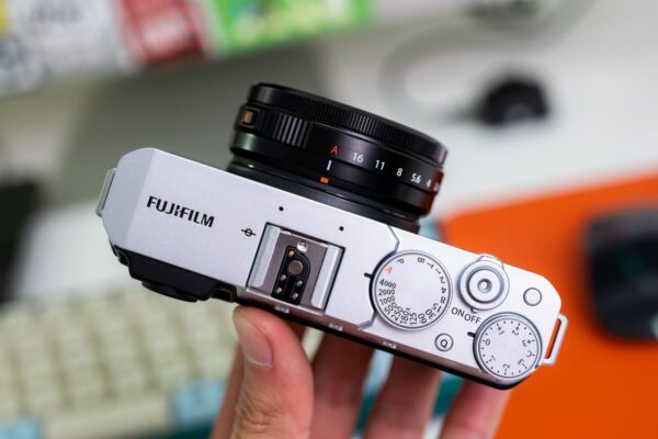 Đánh giá Fujifilm X-E4