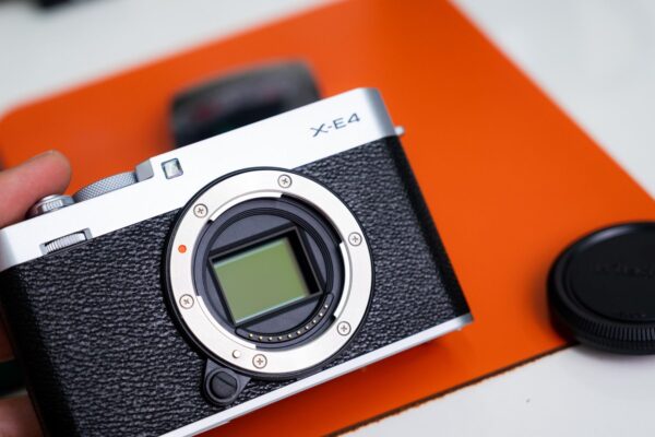 Đánh giá Fujifilm X-E4