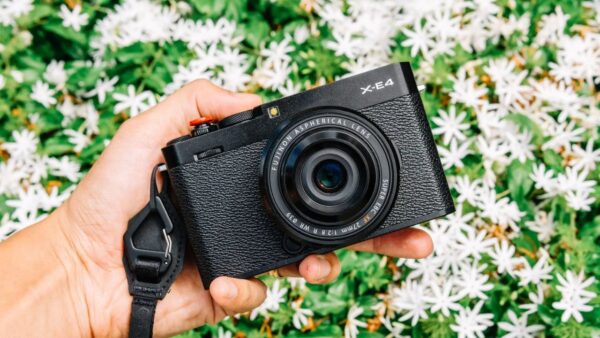 Fujifilm X-E4: Tối Giản Đầy Phong Cách