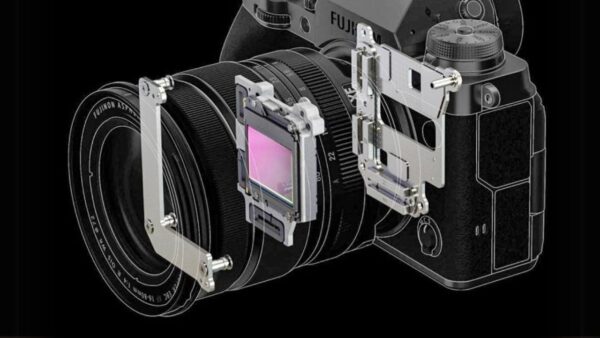 Trang bị trên X-T5 là IBIS 5 trục, bù rung lên đến 7 stop – mức cao nhất trong dòng X-Series tính đến nay.