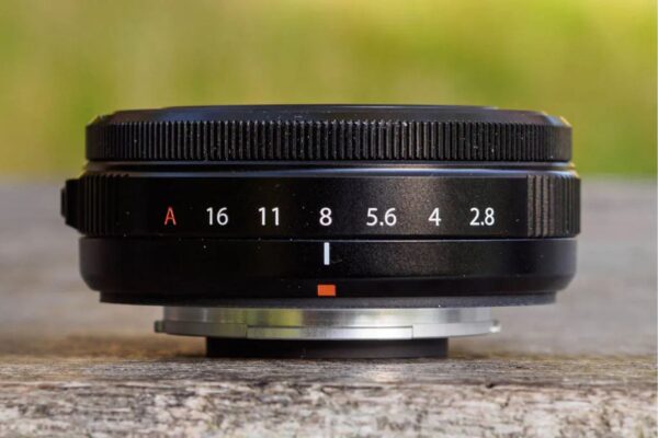 Với tiêu cự 27mm (tương đương 40.5mm full-frame), XF 27mm f/2.8 R WR là ống kính đa dụng: