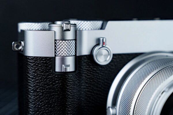 Đánh giá Fujifilm GFX100RF về vòng xoay tiện lợi