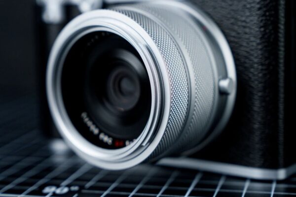 Đánh giá Fujifilm GFX100RF về Ống kính f/4