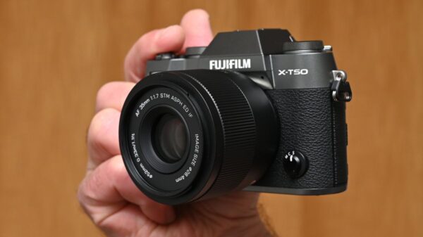 Viltrox 35mm F1.7 XF là một trong những ống kính lấy nét tự động rẻ nhất cho hệ Fujifilm X