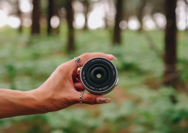Fujifilm XF 23mm F2.8 R WR nổi bật với khả năng chụp gần ở khoảng cách tối thiểu chỉ 20cm